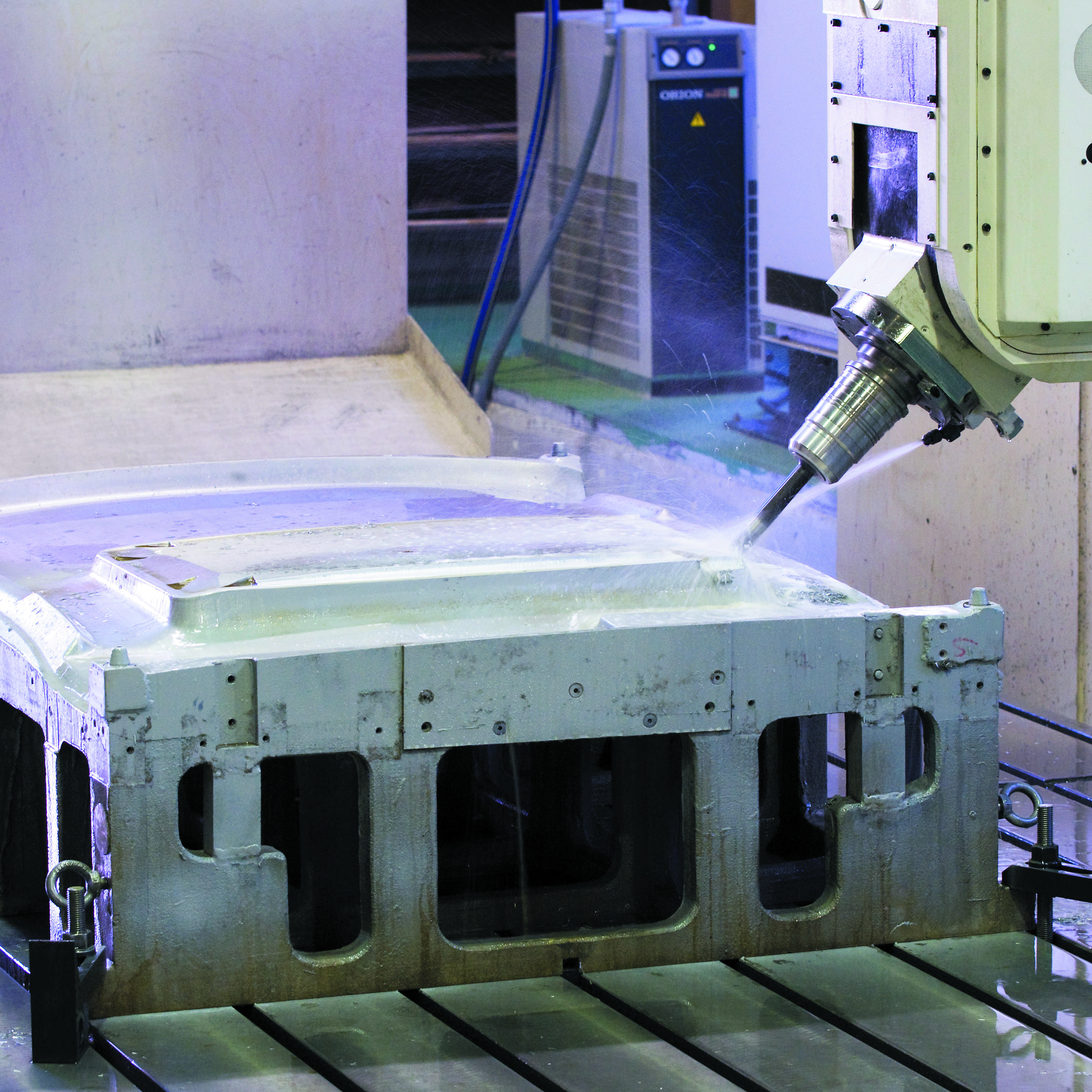 金型加工機